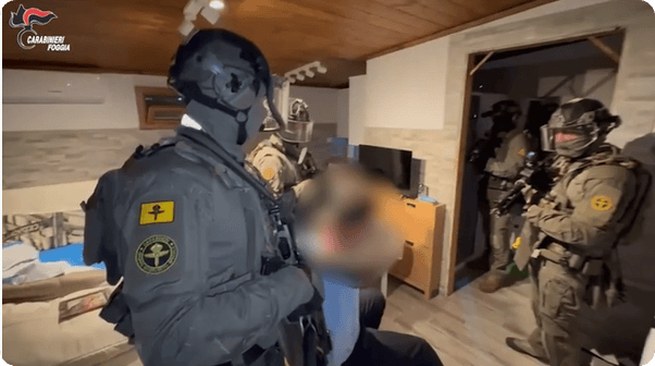 凯特患癌竟因辉瑞疫苗?伦敦4万被盗手机直飞香港<strong></p>
<p>中国投资</strong>,比贩毒暴利产业链曝光…