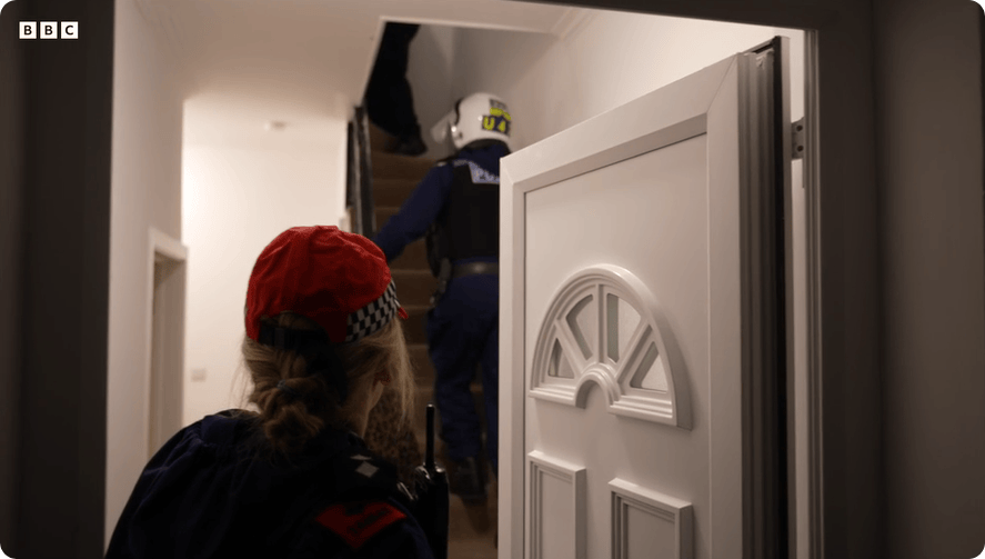 凯特患癌竟因辉瑞疫苗?伦敦4万被盗手机直飞香港<strong></p>
<p>中国投资</strong>,比贩毒暴利产业链曝光…