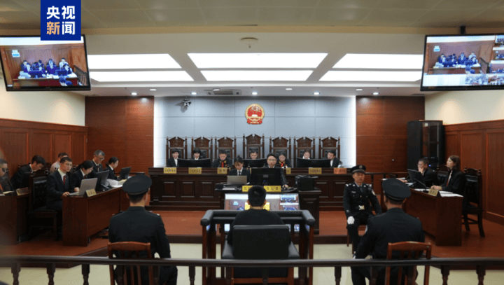 “司机泄愤撞死一家三口”<strong></p>
<p>资讯网交易</strong>，逝者家属最新发声