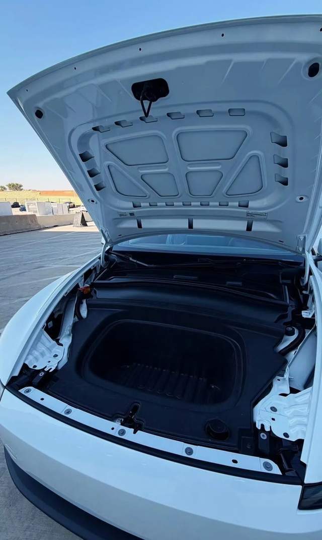 将特斯拉砍成“铁皮房”的<strong></p>
<p>资讯网交易</strong>,是马斯克新的万亿对赌协议