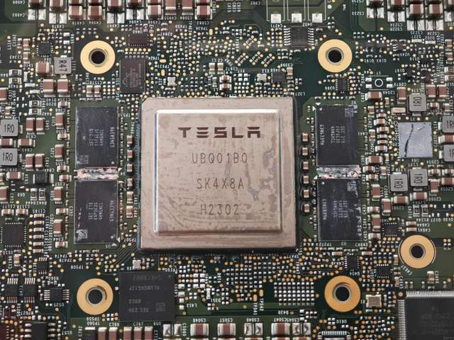 将特斯拉砍成“铁皮房”的<strong></p>
<p>资讯网交易</strong>,是马斯克新的万亿对赌协议