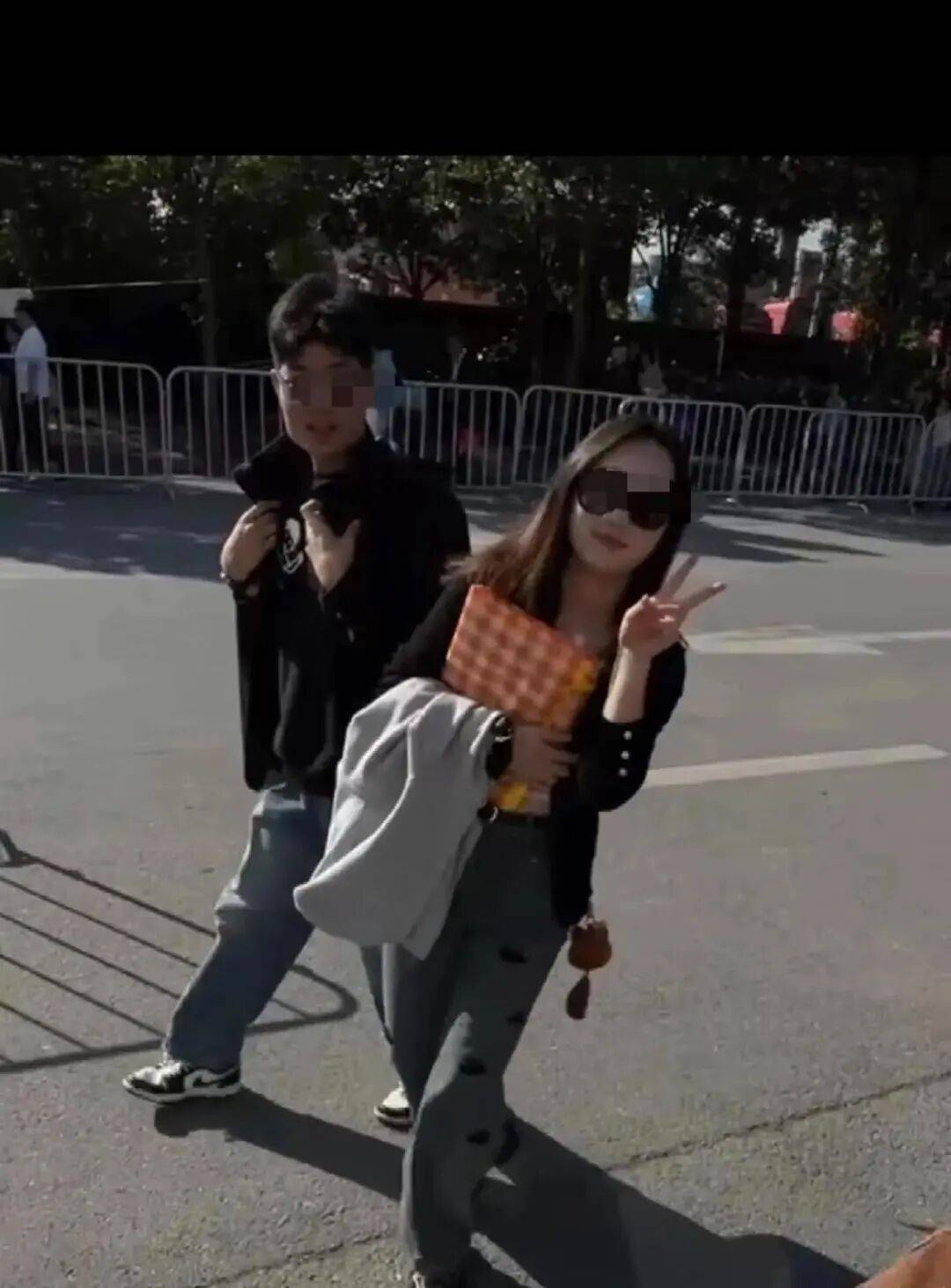 “中国两游客在马来西亚失踪”后续:男子手机定位仍在海底<strong></p>
<p>资讯网交易</strong>,其姐姐加急办好护照即将赴事发地