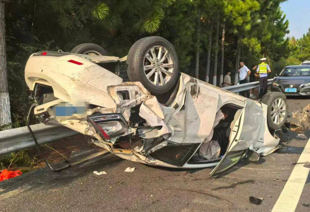 “我撒谎天打雷劈！”男子高速突然强行变道致翻车<strong></p>
<p>资讯网交易</strong>，反诬赖对方