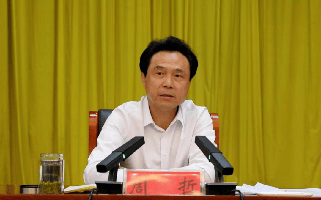 当过9年县长、2年县委书记，周哲向公务人员赠送明显超出正常礼尚往来的礼品