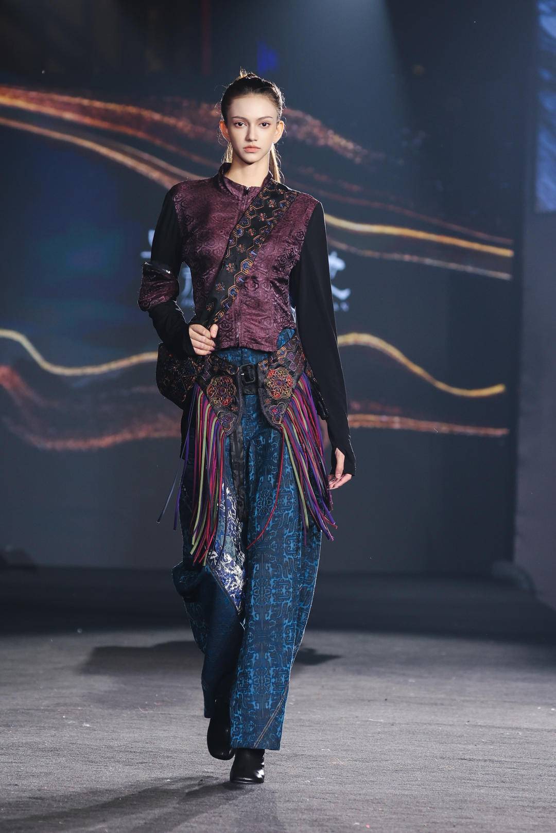 非遗惊艳、萌娃抢镜、大码模特出圈<strong></p>
<p>世界电影之旅</strong>!南京国际时尚周看点太密