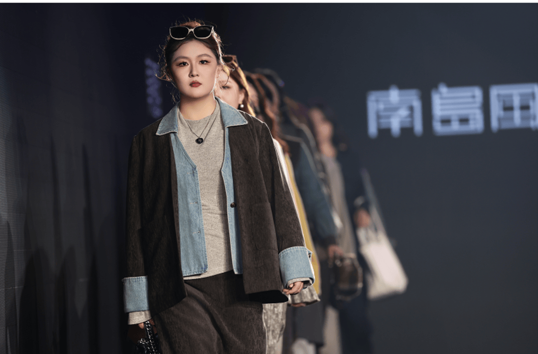 非遗惊艳、萌娃抢镜、大码模特出圈<strong></p>
<p>世界电影之旅</strong>!南京国际时尚周看点太密