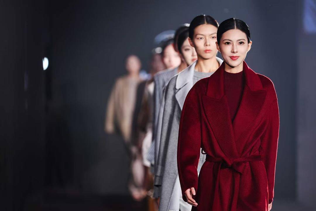 非遗惊艳、萌娃抢镜、大码模特出圈<strong></p>
<p>世界电影之旅</strong>!南京国际时尚周看点太密