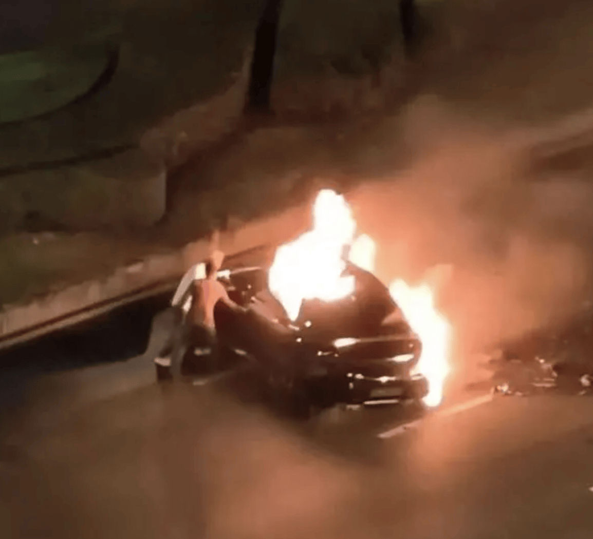 成都车祸后小米汽车直播间遭网暴<strong></p>
<p>资讯快车</strong>,雷军抖音一月掉粉35万