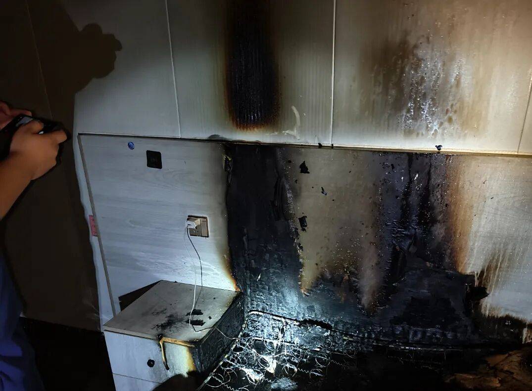 消防安全|充电时做这8件事<strong></p>
<p>资讯快车</strong>,你的手机将会“早衰”!