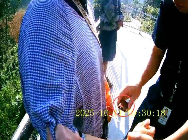 100斤玉米上秤秒变60斤?贵州一村民遭“鬼秤”骗粮!民警出手<strong></p>
<p>新闻资讯</strong>,5人被拘