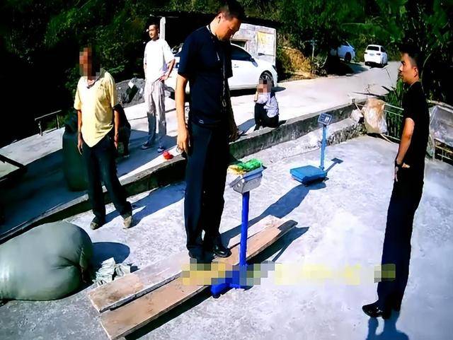 100斤玉米上秤秒变60斤?贵州一村民遭“鬼秤”骗粮!民警出手<strong></p>
<p>新闻资讯</strong>,5人被拘