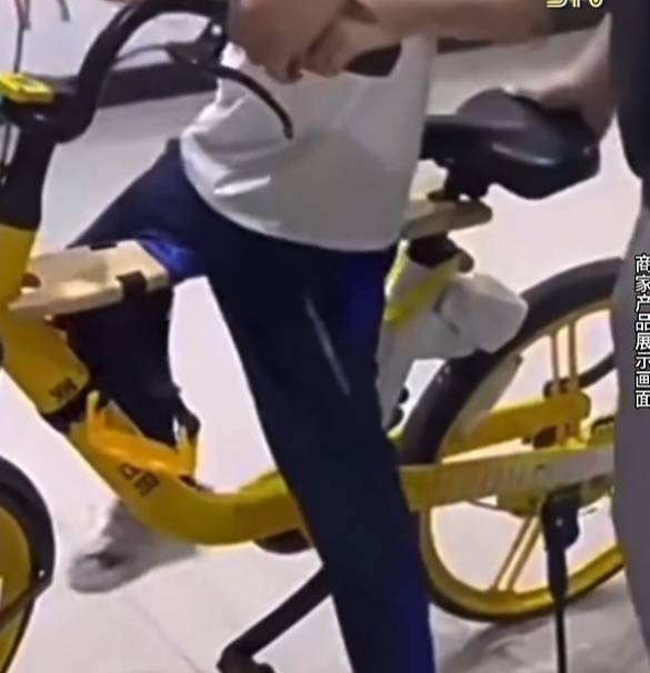 看着都疼<strong></p>
<p>新闻资讯</strong>!上海街头一男子突然求助:10岁女儿被死死卡住!这个行为太危险→