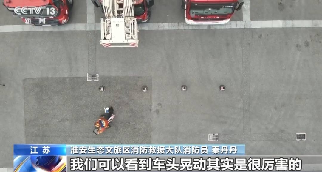 看着都疼<strong></p>
<p>新闻资讯</strong>!上海街头一男子突然求助:10岁女儿被死死卡住!这个行为太危险→