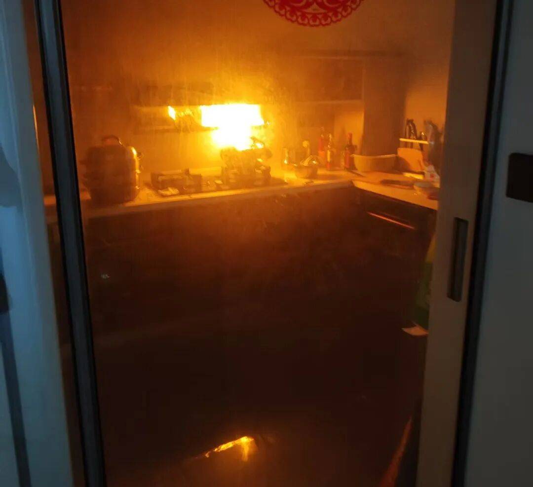 以案为鉴 | 家中起火前<strong></p>
<p>新闻资讯</strong>,他们都曾接到一通电话……