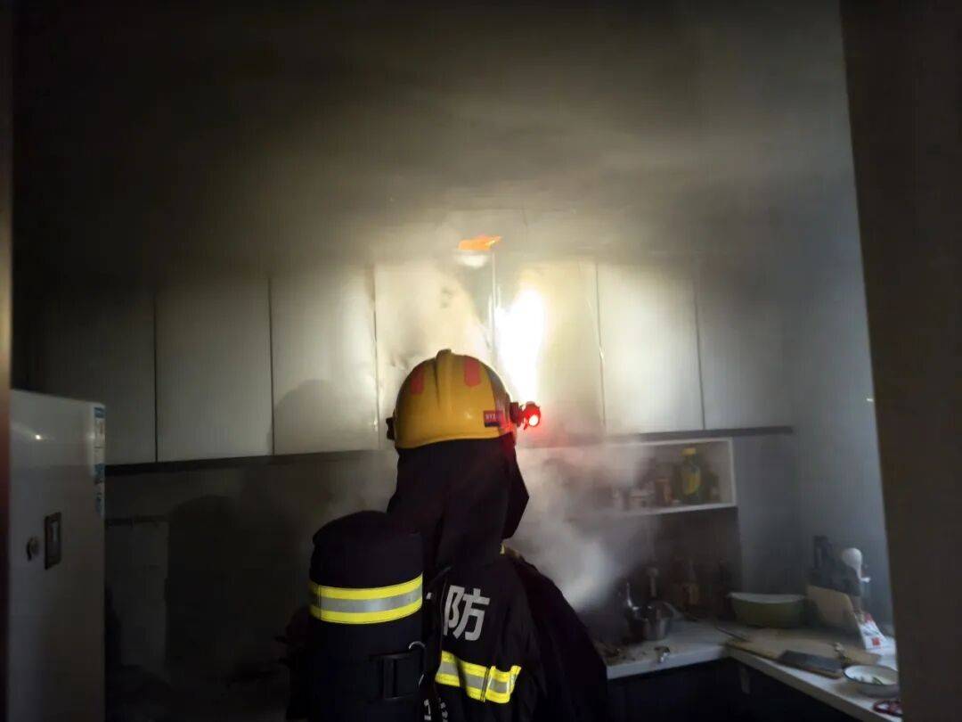 以案为鉴 | 家中起火前<strong></p>
<p>新闻资讯</strong>,他们都曾接到一通电话……