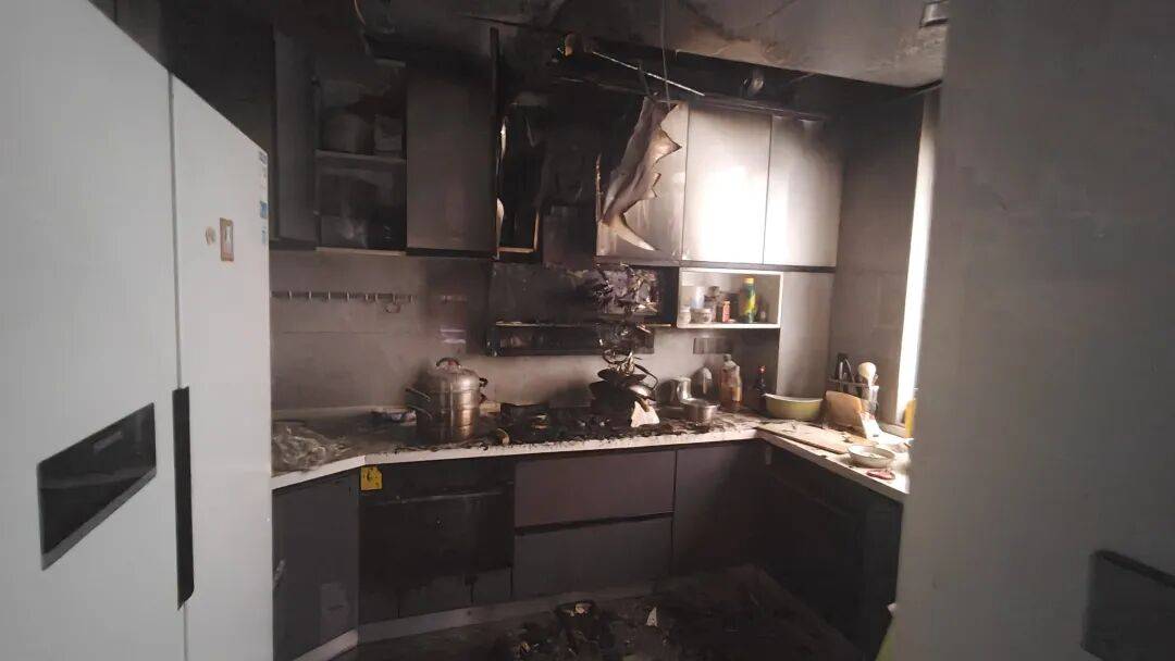 以案为鉴 | 家中起火前<strong></p>
<p>新闻资讯</strong>,他们都曾接到一通电话……