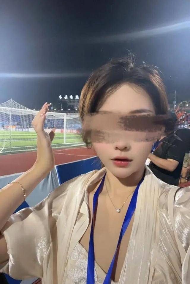 湖南一女主播被伪装的包裹炸伤<strong></p>
<p>新闻资讯</strong>,永州公安:正在核实具体情况