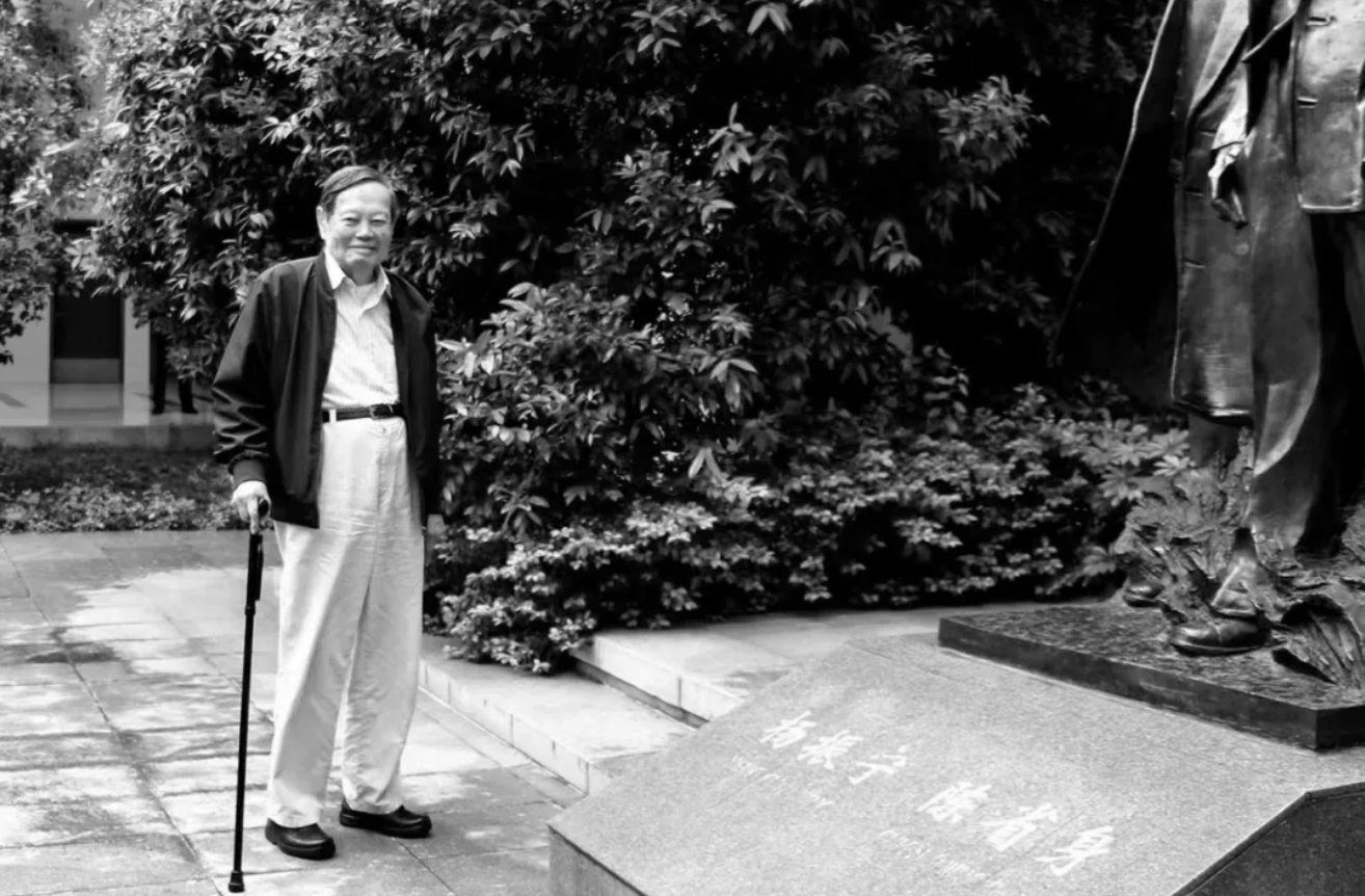 杨振宁为什么连续32年担任东莞理工学院名誉校长<strong></p>
<p>张店卓创资讯怎么样</strong>?