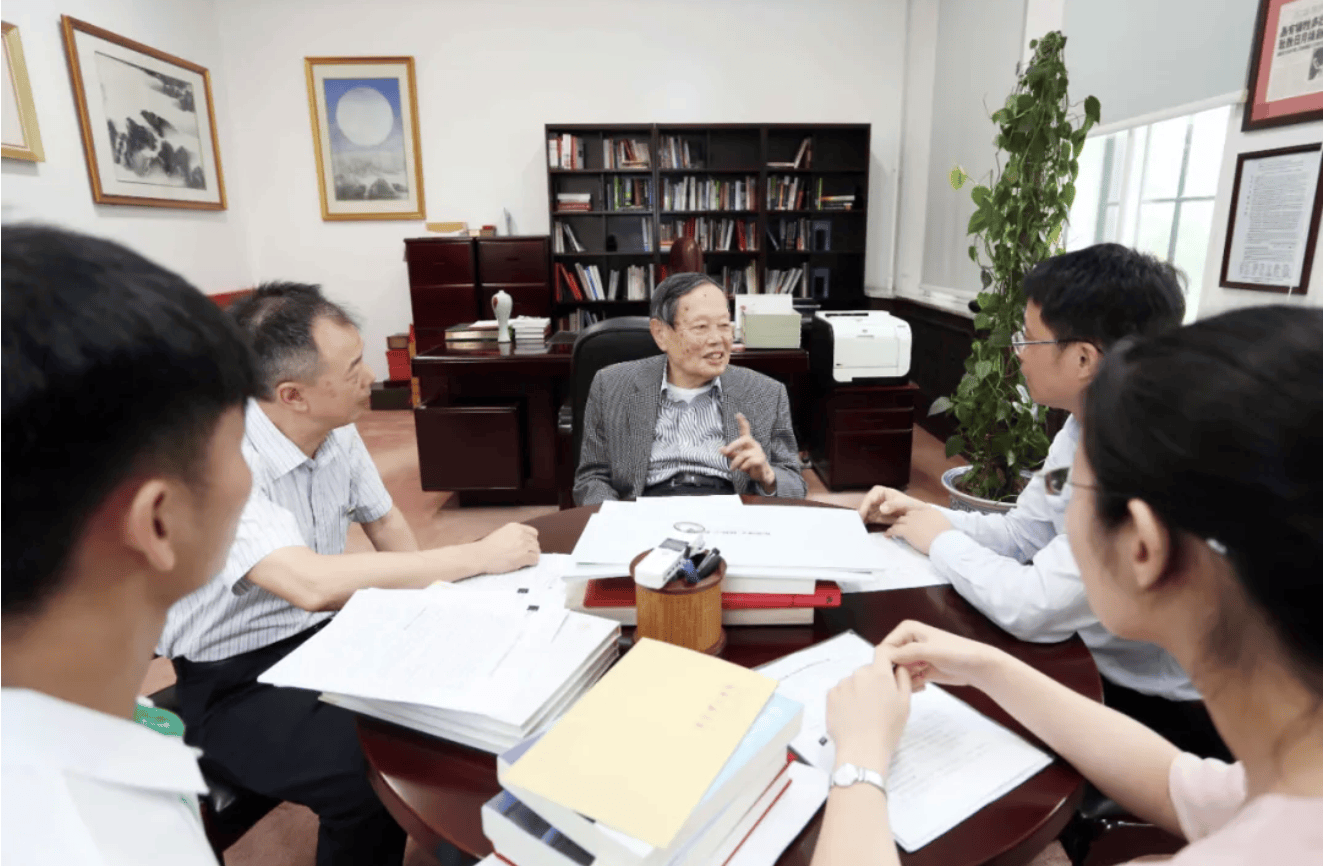 杨振宁为什么连续32年担任东莞理工学院名誉校长<strong></p>
<p>张店卓创资讯怎么样</strong>?