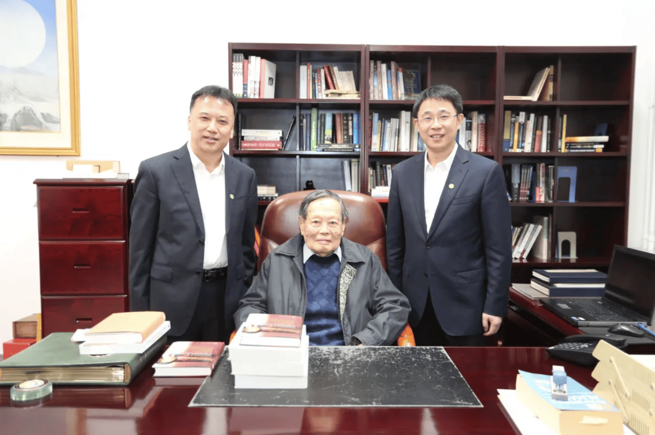 杨振宁为什么连续32年担任东莞理工学院名誉校长<strong></p>
<p>张店卓创资讯怎么样</strong>?