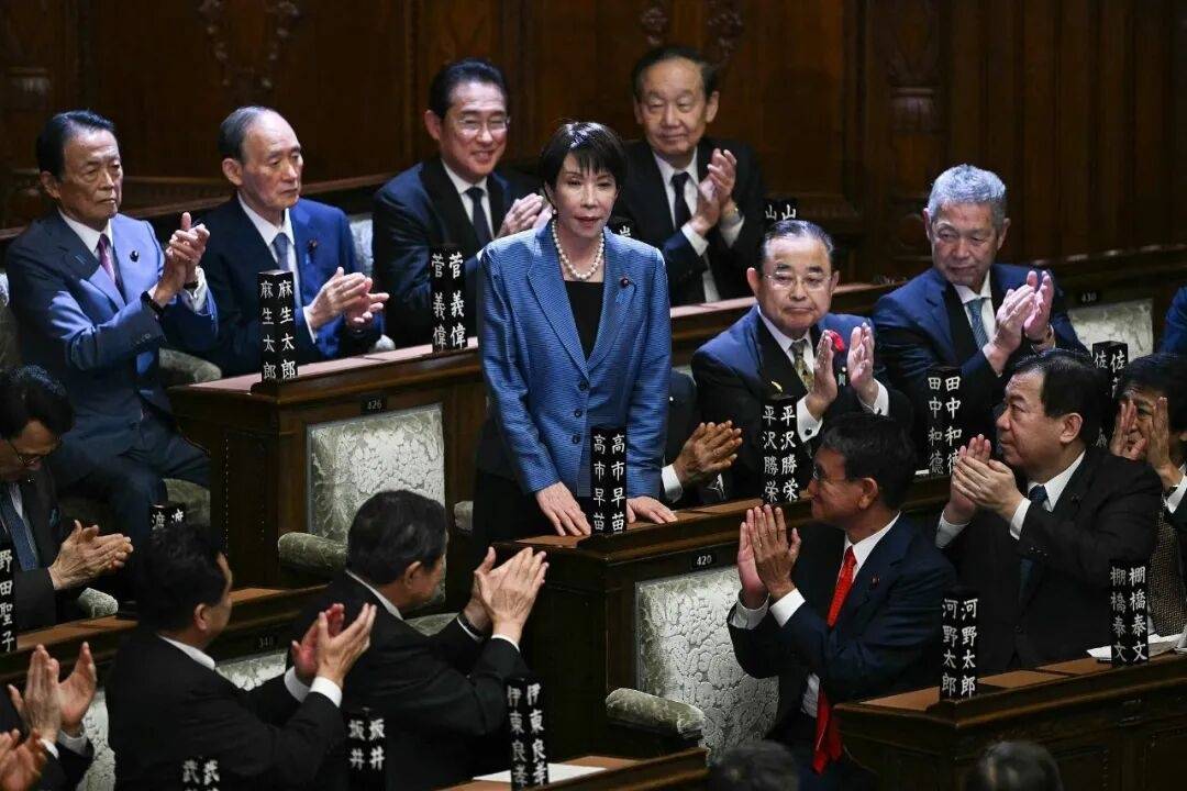 石破茂卸任当天<strong></p>
<p>西安博通资讯股份</strong>,离开官邸时笑得合不拢嘴;此前吐槽当首相太累,没多少让人开心的事情
