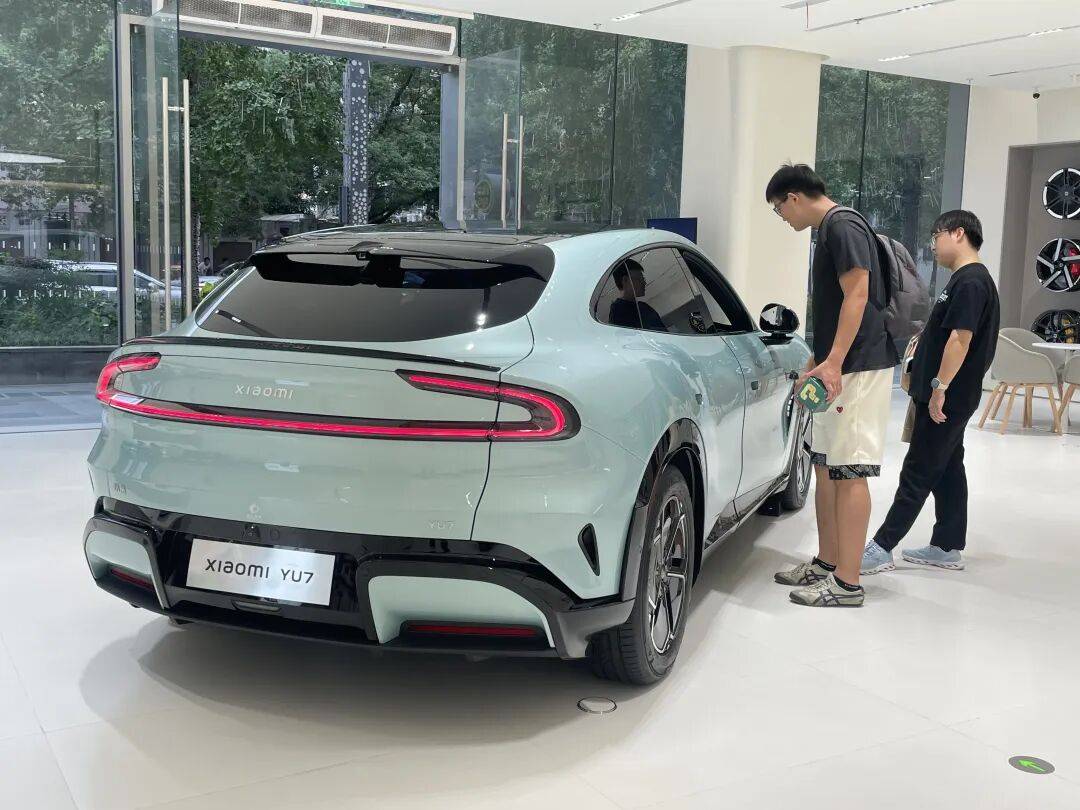 车轮飞滚十余米!武汉小米SU7断轴撞护栏<strong></p>
<p>西安博通资讯股份</strong>,一月内两起脱落事故,官方回应仍含糊