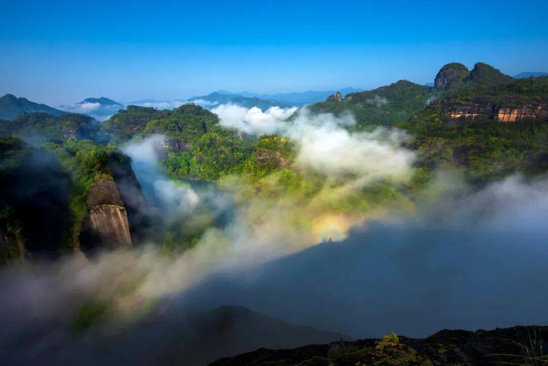 为什么年轻人迷上了爬山? | 秋高气爽<strong></p>
<p>西安博通资讯股份</strong>,是时候出发了→