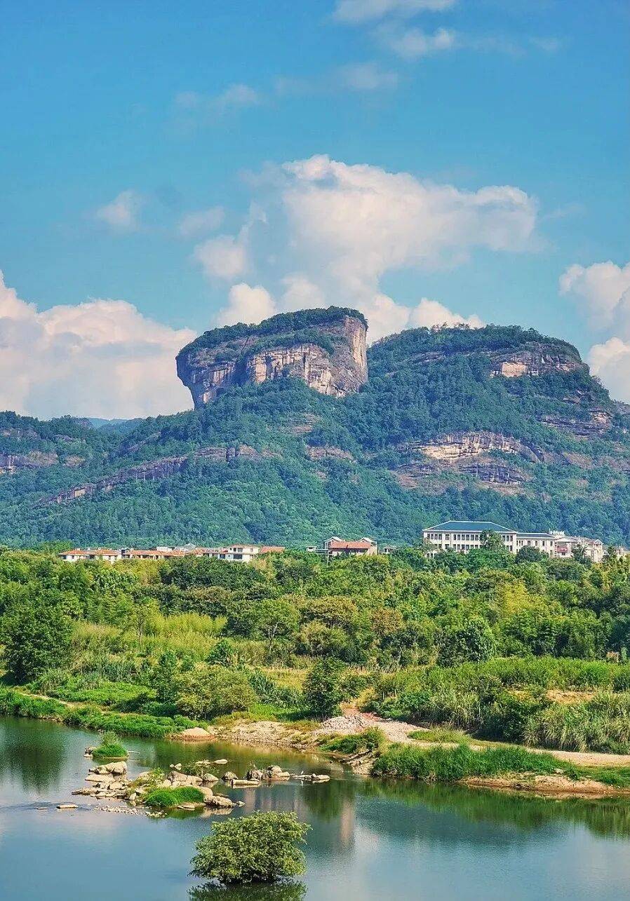 为什么年轻人迷上了爬山? | 秋高气爽<strong></p>
<p>西安博通资讯股份</strong>,是时候出发了→