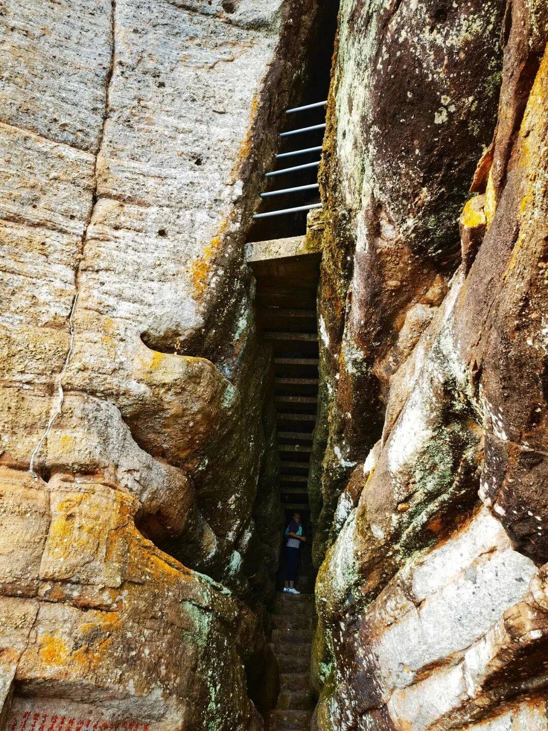 为什么年轻人迷上了爬山? | 秋高气爽<strong></p>
<p>西安博通资讯股份</strong>,是时候出发了→