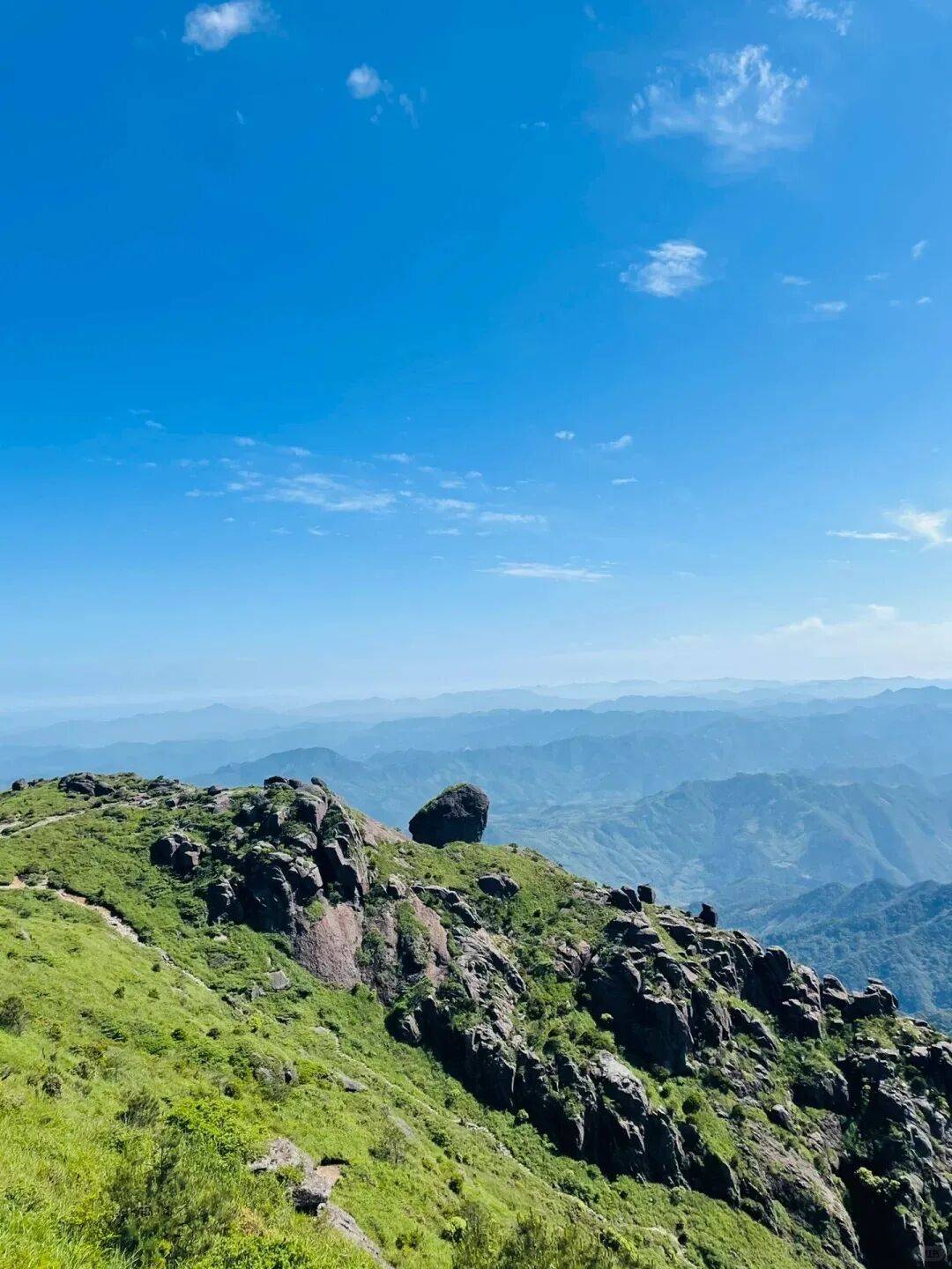 为什么年轻人迷上了爬山? | 秋高气爽<strong></p>
<p>西安博通资讯股份</strong>,是时候出发了→