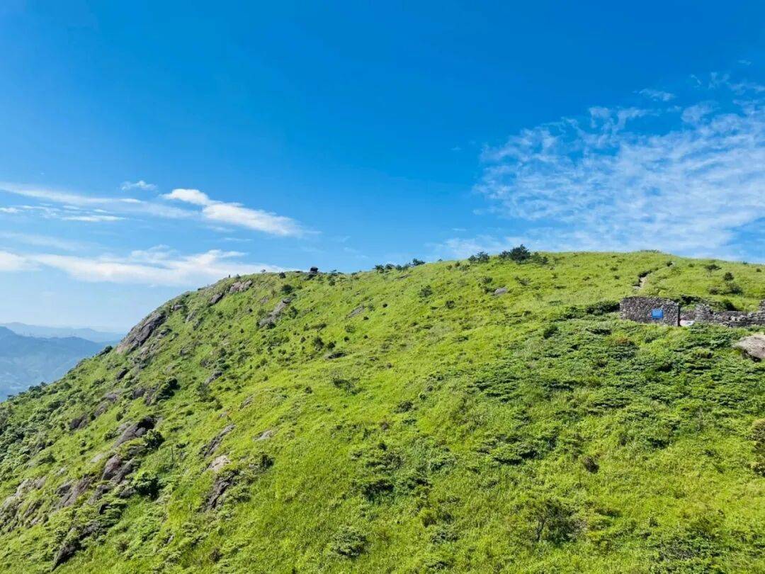 为什么年轻人迷上了爬山? | 秋高气爽<strong></p>
<p>西安博通资讯股份</strong>,是时候出发了→