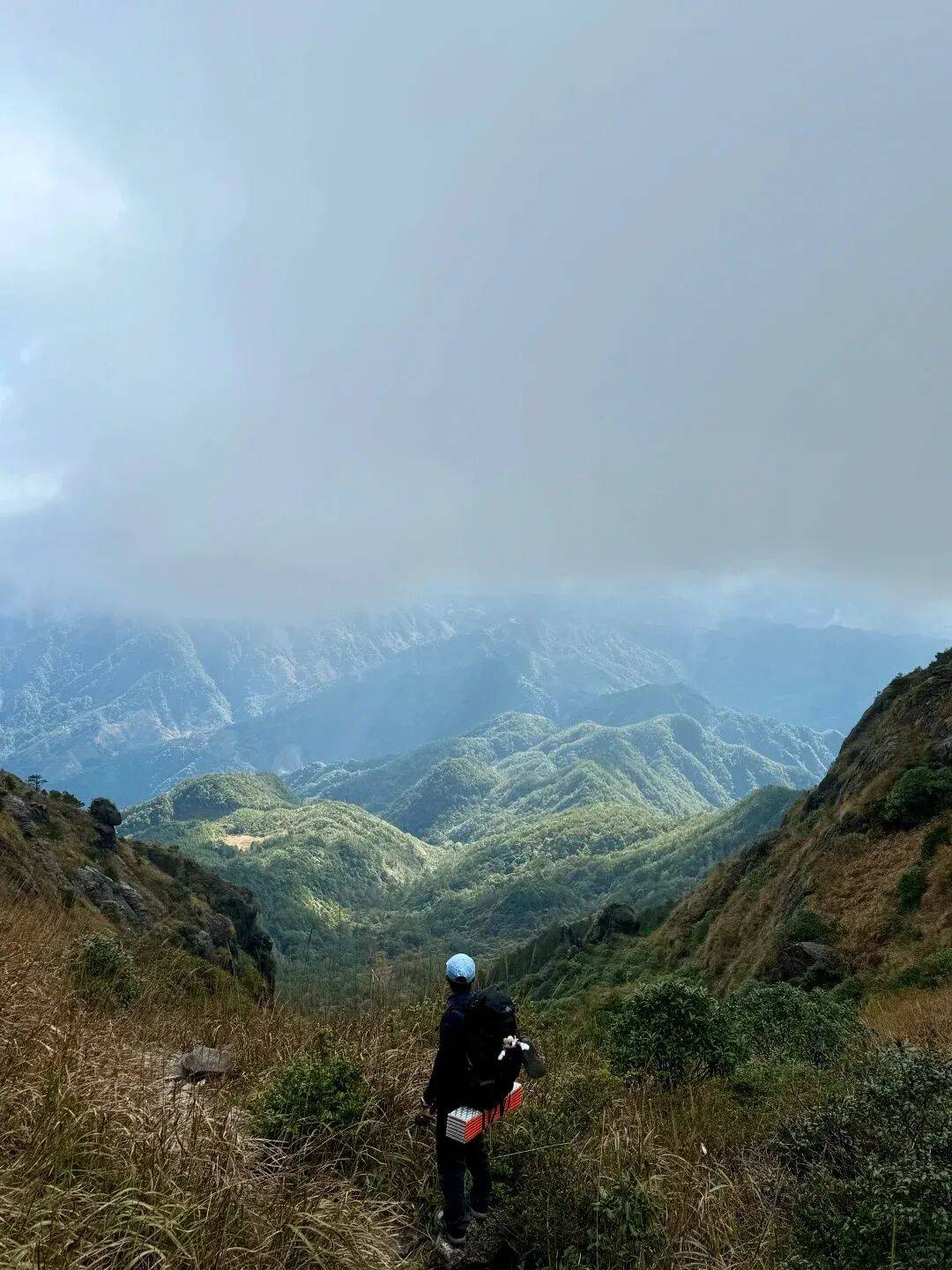 为什么年轻人迷上了爬山? | 秋高气爽<strong></p>
<p>西安博通资讯股份</strong>,是时候出发了→