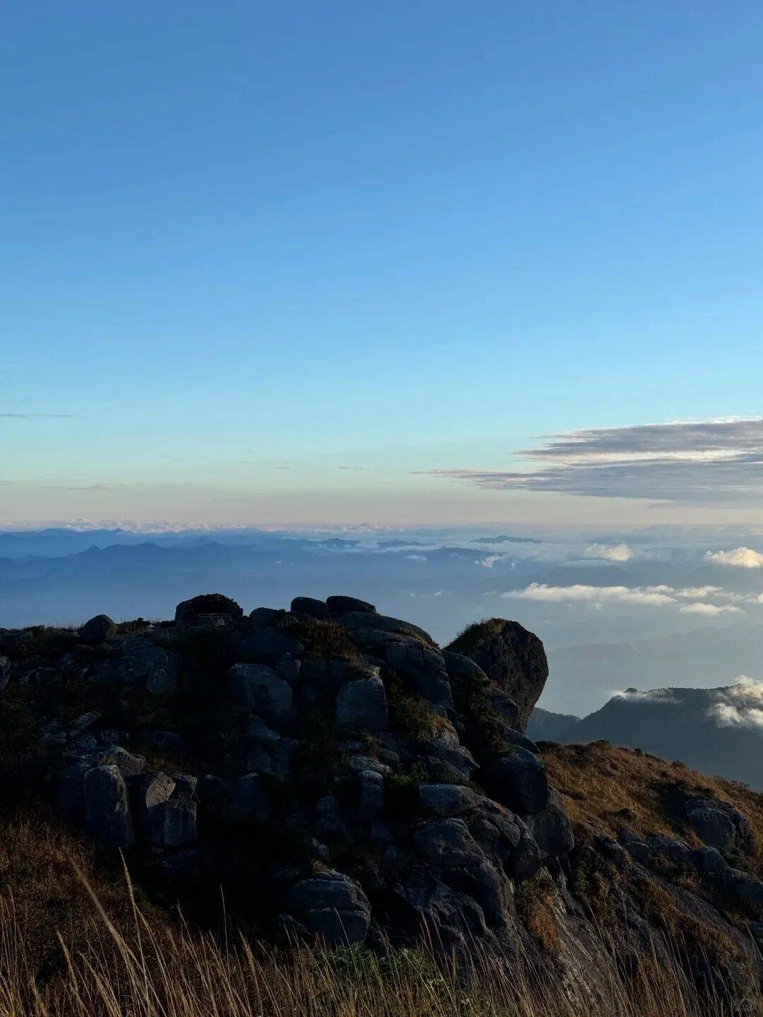 为什么年轻人迷上了爬山? | 秋高气爽<strong></p>
<p>西安博通资讯股份</strong>,是时候出发了→