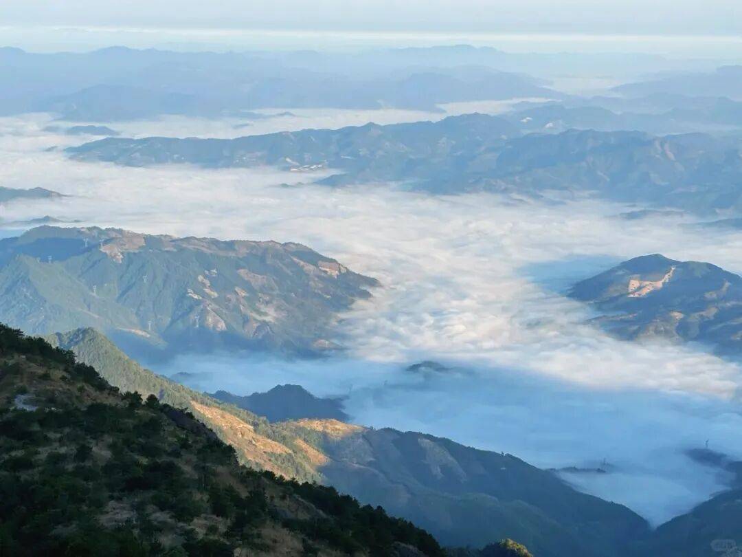 为什么年轻人迷上了爬山? | 秋高气爽<strong></p>
<p>西安博通资讯股份</strong>,是时候出发了→