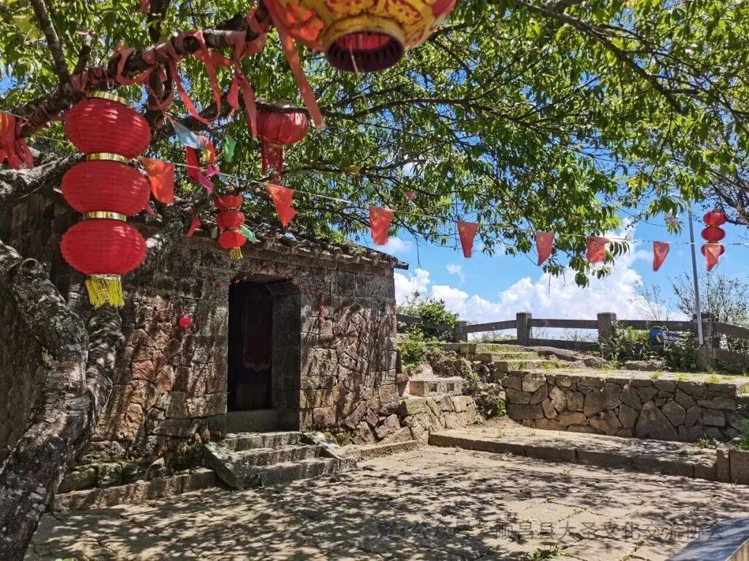 为什么年轻人迷上了爬山? | 秋高气爽<strong></p>
<p>西安博通资讯股份</strong>,是时候出发了→