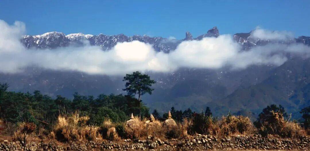 为什么年轻人迷上了爬山? | 秋高气爽<strong></p>
<p>西安博通资讯股份</strong>,是时候出发了→