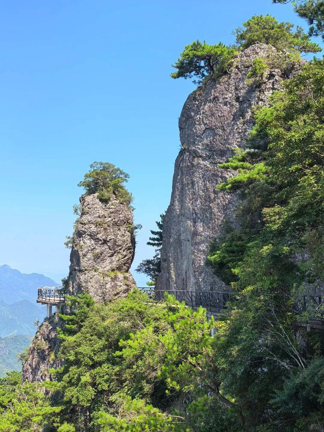 为什么年轻人迷上了爬山? | 秋高气爽<strong></p>
<p>西安博通资讯股份</strong>,是时候出发了→