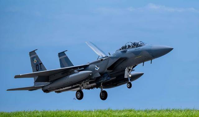 印尼买歼-10又生变<strong></p>
<p>西安博通资讯股份</strong>,90亿美元预算缩水到16亿,或考虑买退役战机