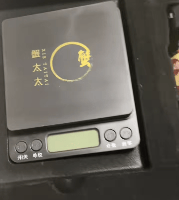 消费者花400元买到臭蟹客服建议蘸醋吃<strong></p>
<p>西安博通资讯股份</strong>，“包退包赔”的售后执行严苛，网红蟹太太信任危机凸显，被协会除名屡遭行政处罚