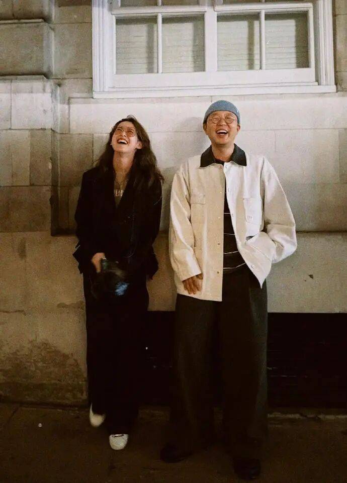 杜海涛章泽天伦敦看展合影<strong></p>
<p>中宇化工资讯网</strong>，网友直呼神奇：没想到他俩还认识