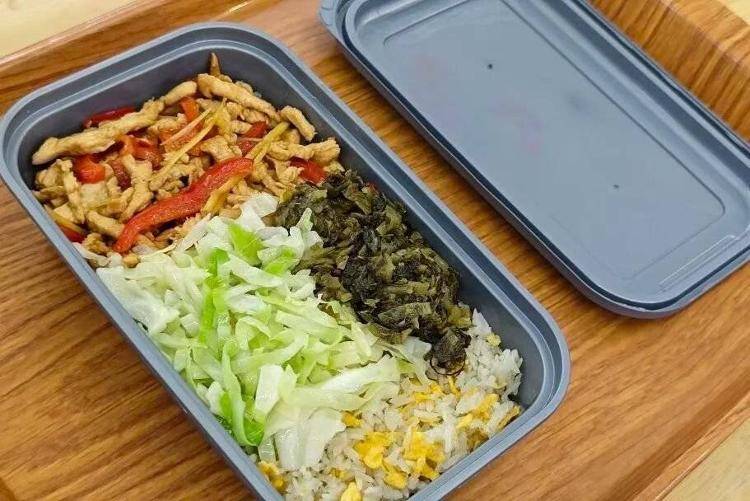 国铁成都局推出17元高铁盒饭:门店现炒<strong></p>
<p>灵通资讯招聘</strong>,送餐到座