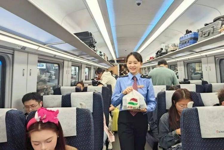 国铁成都局推出17元高铁盒饭:门店现炒<strong></p>
<p>灵通资讯招聘</strong>,送餐到座