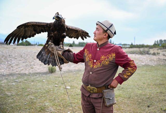 青年说 | 到中亚<strong></p>
<p>电商资讯平台</strong>,奔赴一场激动人心的“探秘”