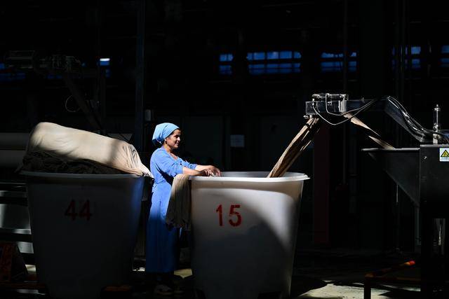 青年说 | 到中亚<strong></p>
<p>电商资讯平台</strong>,奔赴一场激动人心的“探秘”