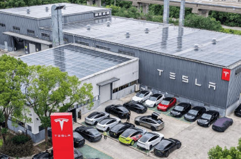 特斯拉副总裁陶琳:特斯拉上海超级工厂屋顶已铺满光伏板<strong></p>
<p>凯尔特人资讯</strong>,每年发1100万度电,减碳4600吨!隔壁储能超级工厂也在加装光伏板