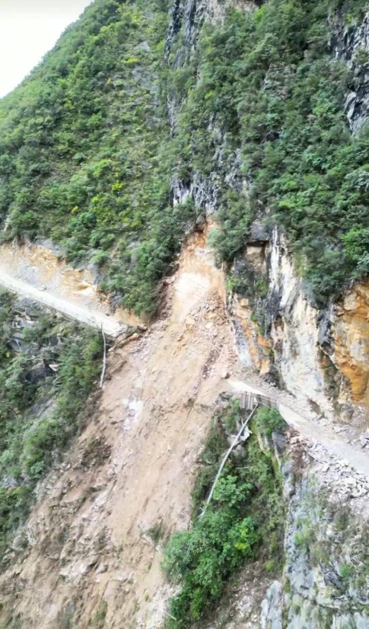 重庆网红“挂壁公路”垮塌<strong></p>
<p>一尘投资讯网</strong>,附近村民外出绕行已半月盼修复,当地:已完成排危,正在修