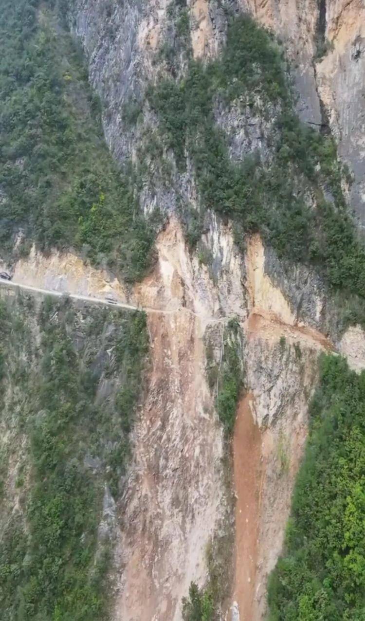 重庆网红“挂壁公路”垮塌<strong></p>
<p>一尘投资讯网</strong>,附近村民外出绕行已半月盼修复,当地:已完成排危,正在修