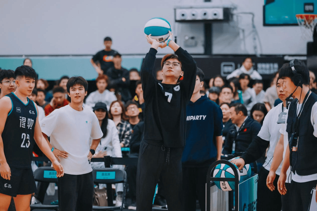 复旦、交大、同济等八大高校集结<strong></p>
<p>下载一点资讯到桌面</strong>,得物App“新生杯”篮球赛首战上海