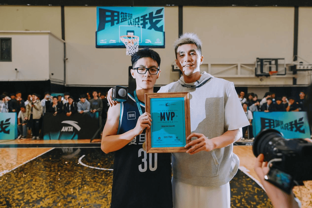 复旦、交大、同济等八大高校集结<strong></p>
<p>下载一点资讯到桌面</strong>,得物App“新生杯”篮球赛首战上海