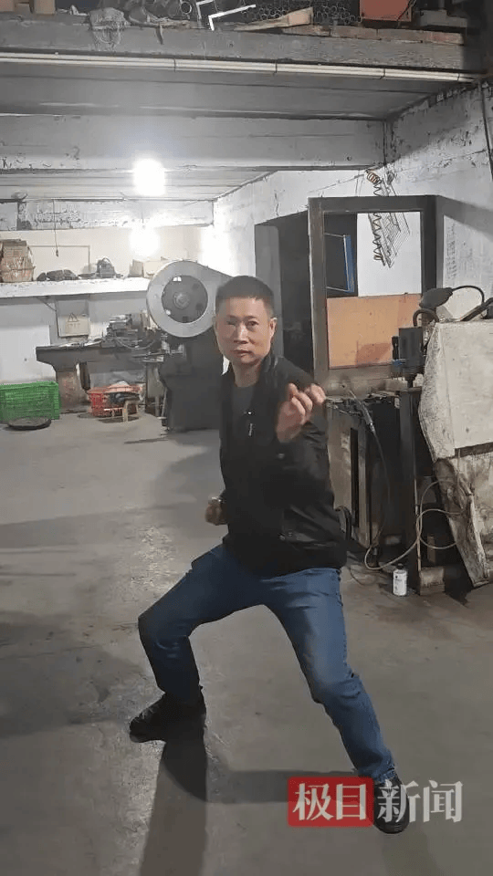 “传家锅”工厂账号粉丝已超260万<strong></p>
<p>下载一点资讯到桌面</strong>,对话锅厂负责人傅家兄弟:30年老锅依然能用,证明当年造锅选择是对的